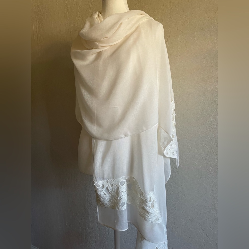 Soft white wrap - Picture 3 of 7